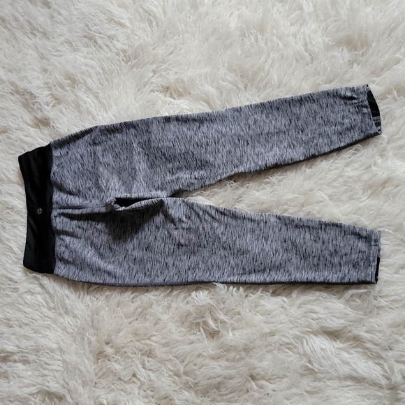 Manduka Cut Out Wrap Band Stone Melange Cropped Leggings - Picture 5 of 12